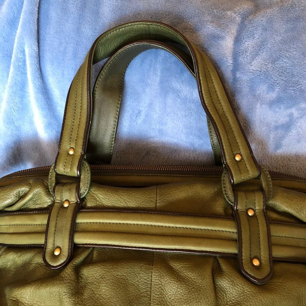 Cole Haan Olive Green Soft Pebble Leather AUTHENTIC Purse Excellent Condition - Picture 6 of 15